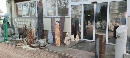 Neue Auswahl an Findlingen und Wasserspiele