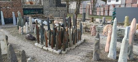 Neue Auswahl an Findlingen und Wasserspiele