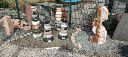 Neue Auswahl an Findlingen und Wasserspiele