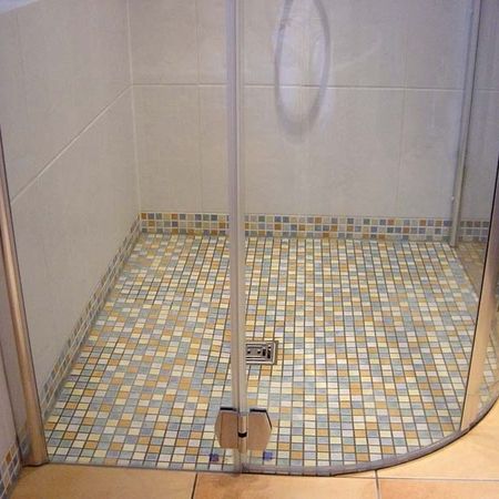 Barrierefreie Dusche mit Mosaik 2,5 x 2,5