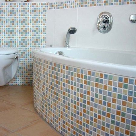 Verarbeitung von Mosaik im Badbereich